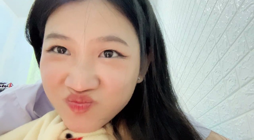 รอยยิ้มของเธอคือแสงสว่างในวันที่มืดมนที่สุดของชั้น